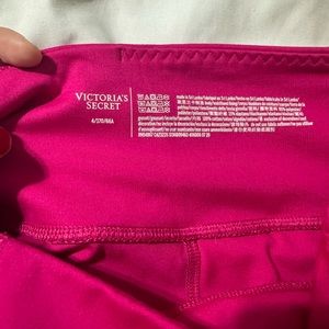 Never worn size 4 Victoria’s secret leggings.